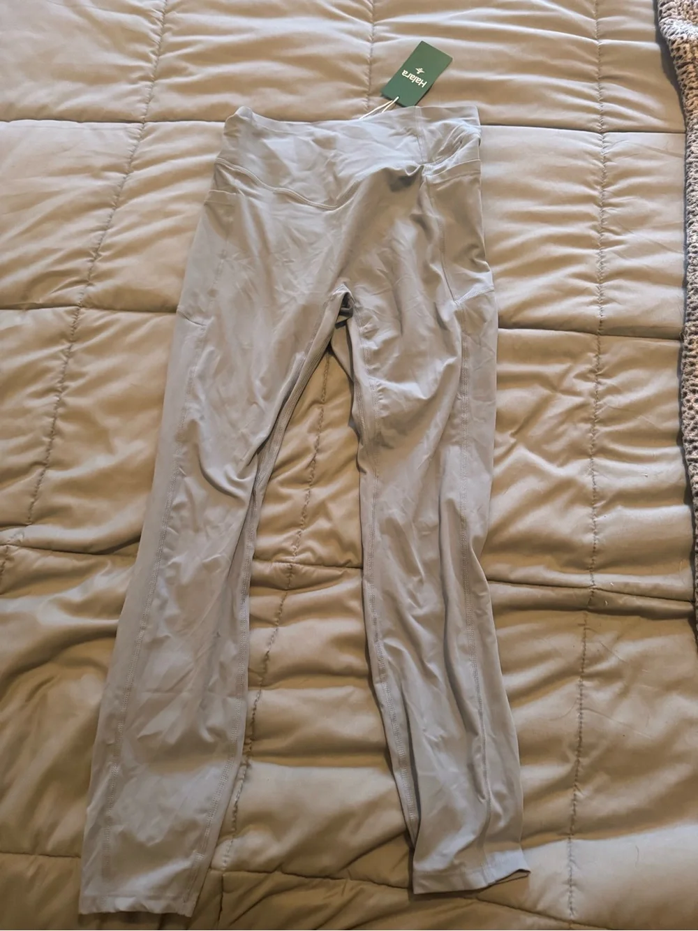 HALARA UltraSculpt Leggings with butt scrunch and butt lift - Picture 2 of 4